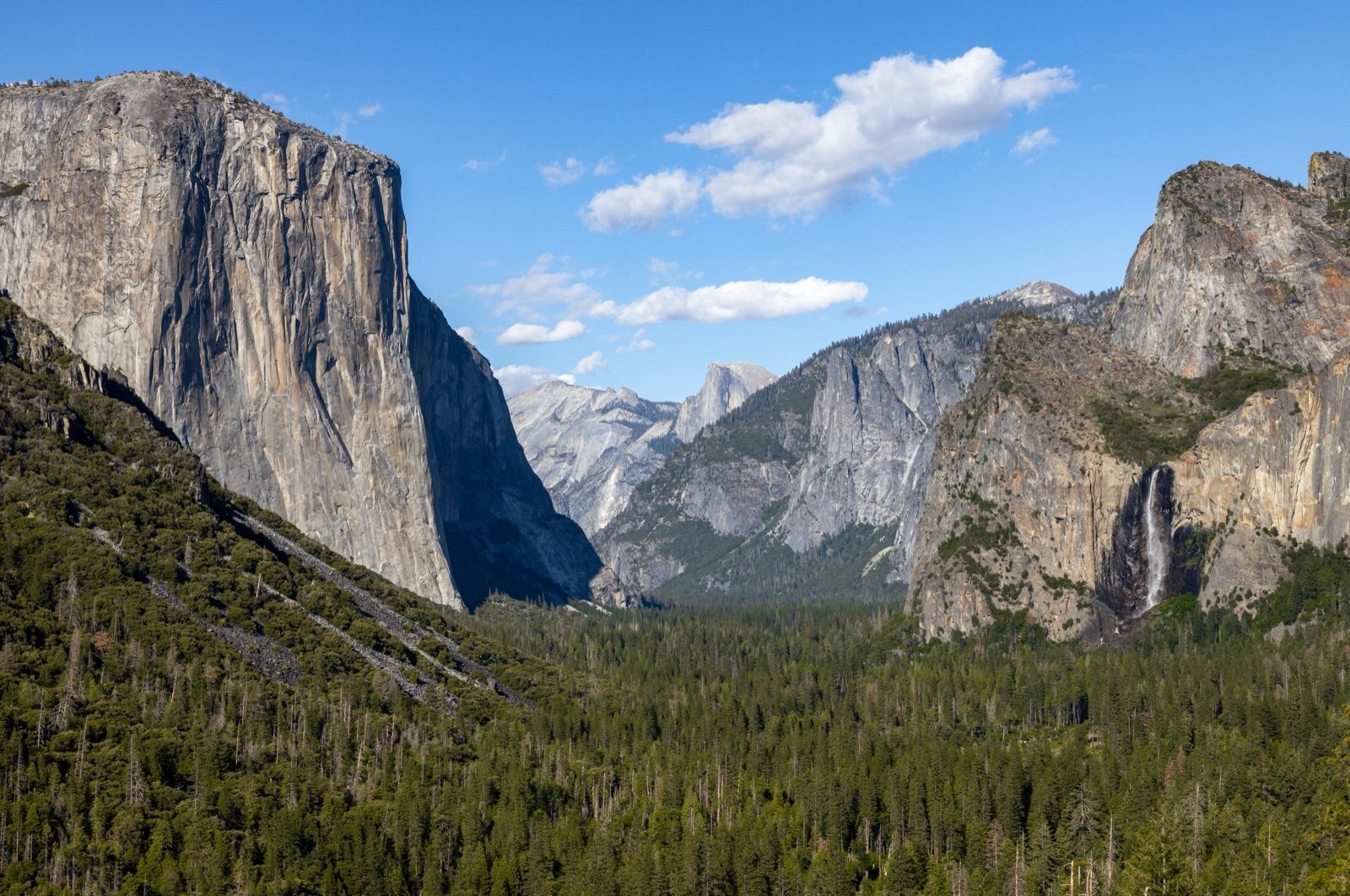 Yosemite Valley from Tunnel View: El Capitan on the left, Bridalveil Fall on the right and Half Dome in the distance