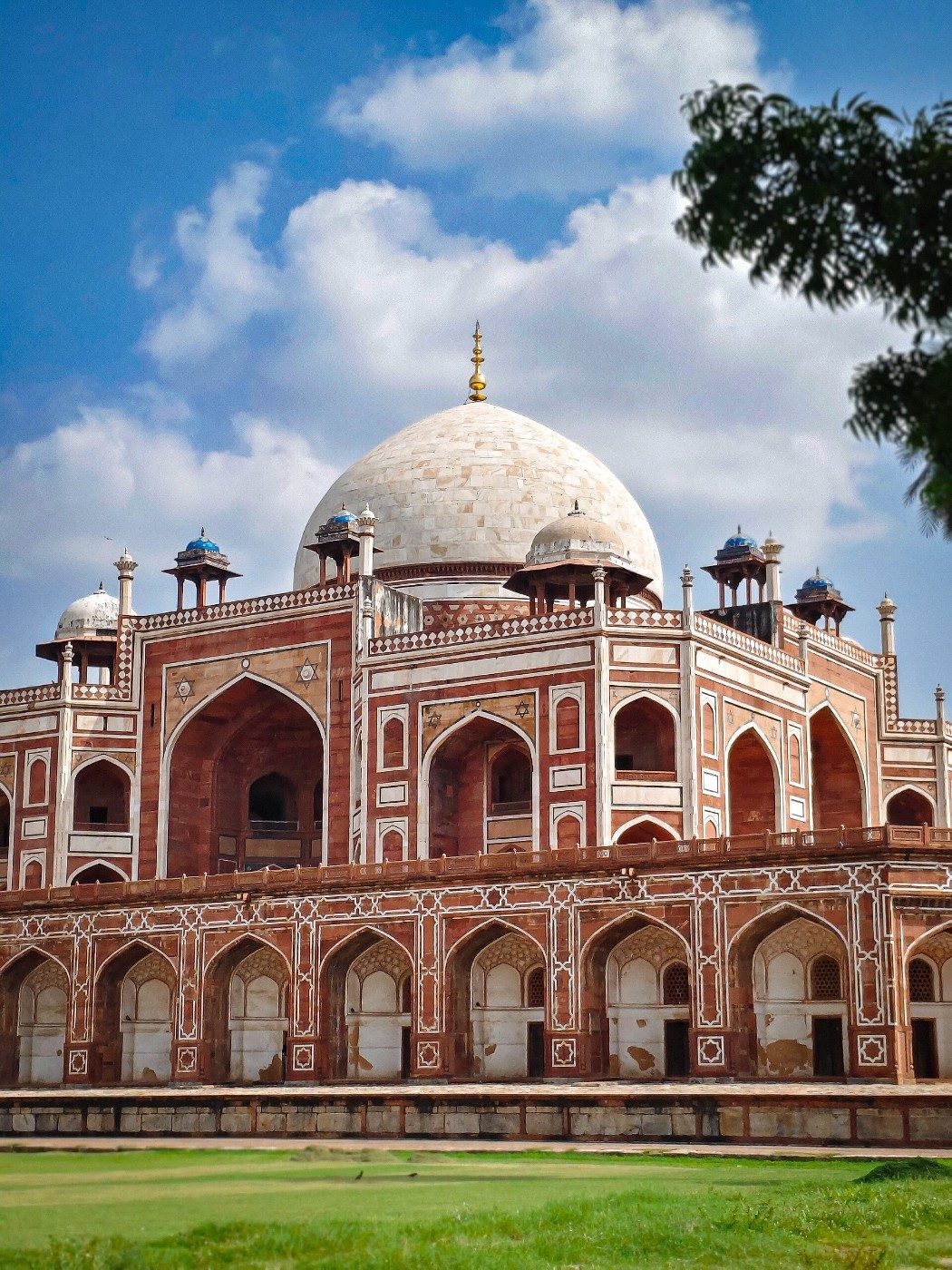 Red sandstone arches and white dome of Humayun’s Tomb in Delhi